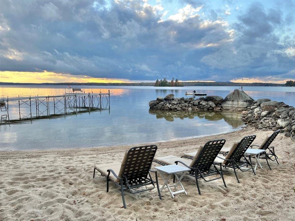 BEACHSIDE ON SEBAGO LIMIT 6 villa Villa in Sebago Lake