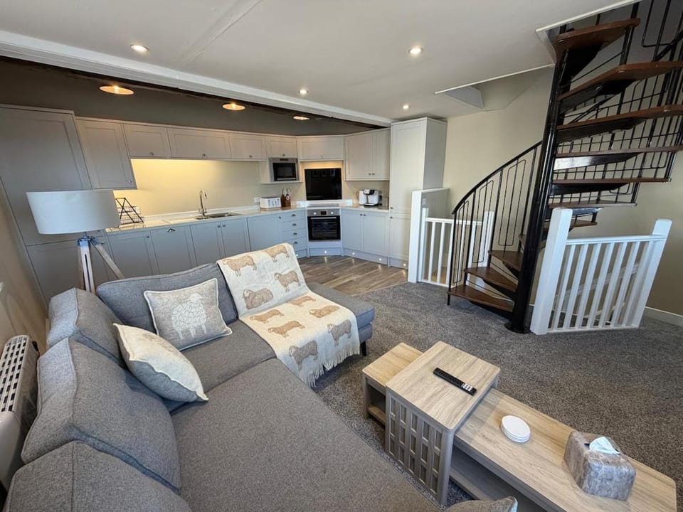 TV and multimedia, Kitchen or kitchenette, Living room, Seating area, pet friendly