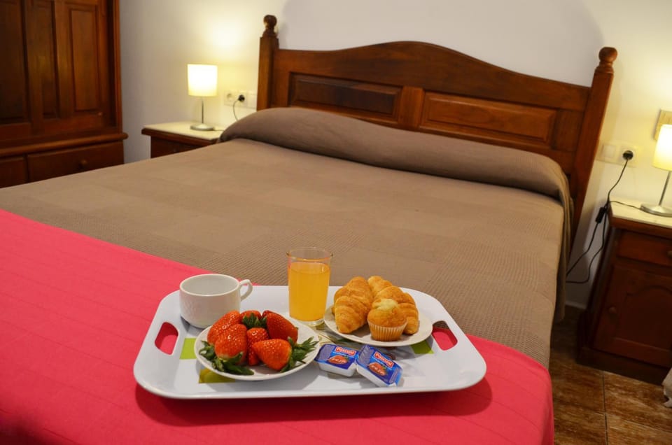 Food and drinks, Photo of the whole room, Bedroom, Buffet breakfast