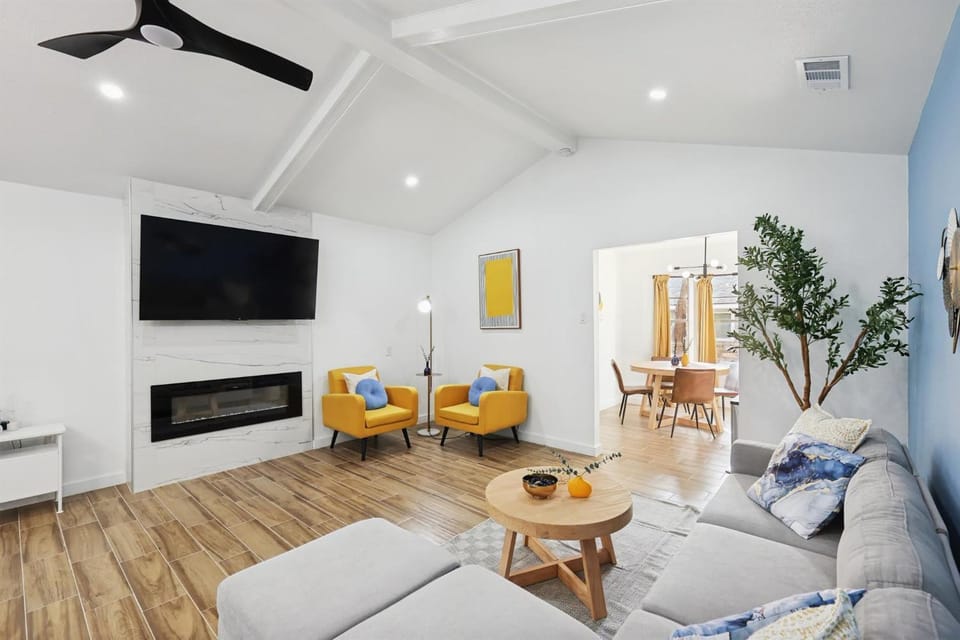 TV and multimedia, Living room, Seating area