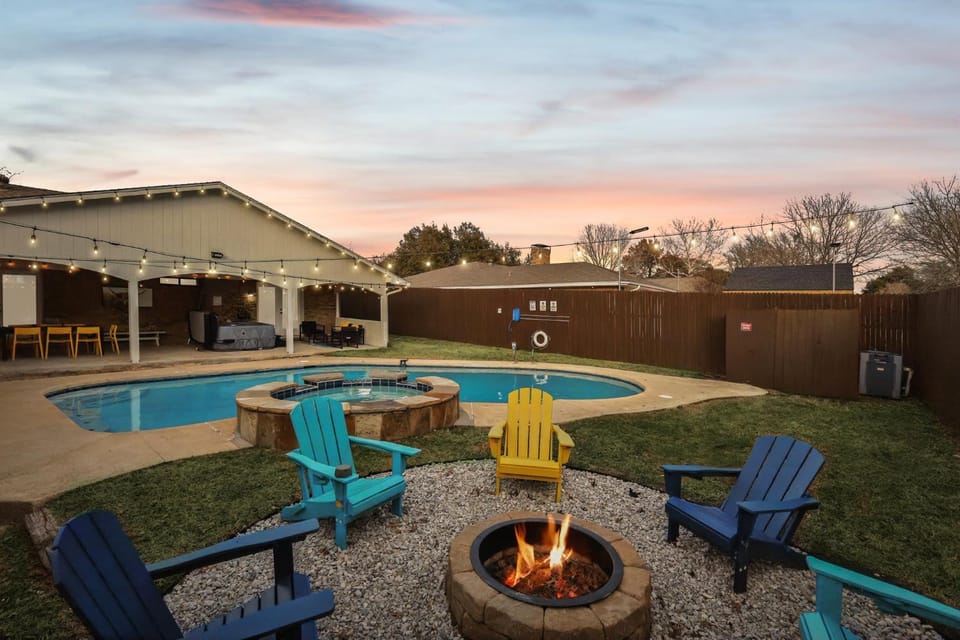 Property building, Day, BBQ facilities, Pool view, Swimming pool