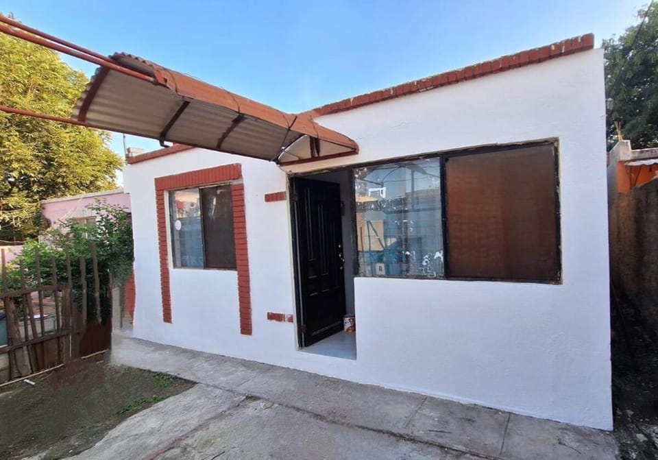 Casa completa centro San Nicolas, wifi, 6 huespedes, clima House in Monterrey