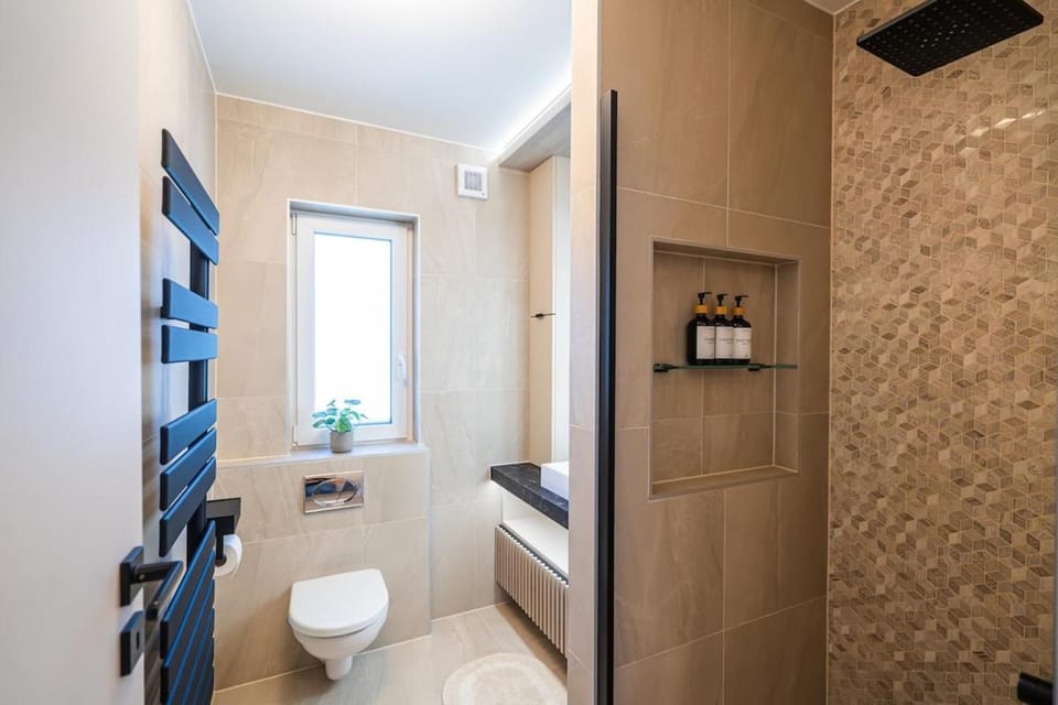 Hilltop Jakuzzi Penthouse Apartment in Siófok