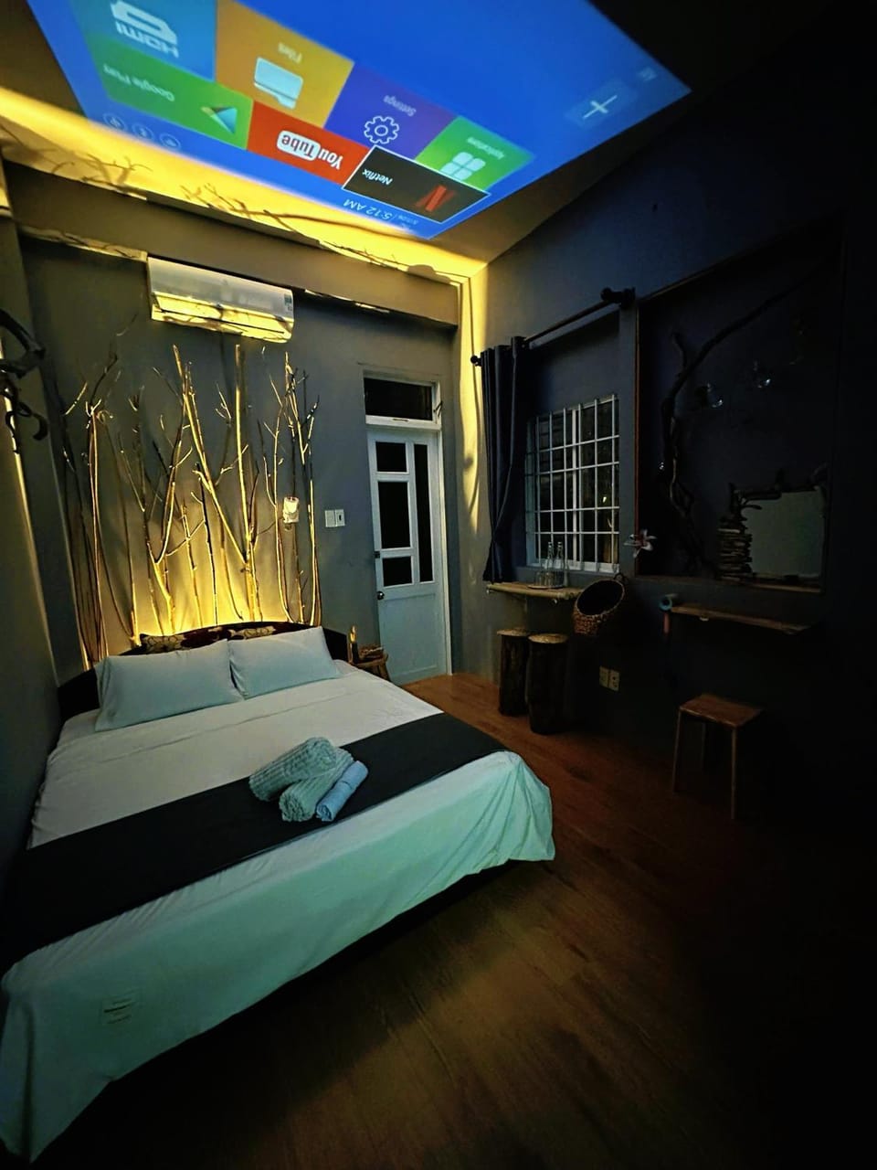 Bed, TV and multimedia, Photo of the whole room, Bedroom