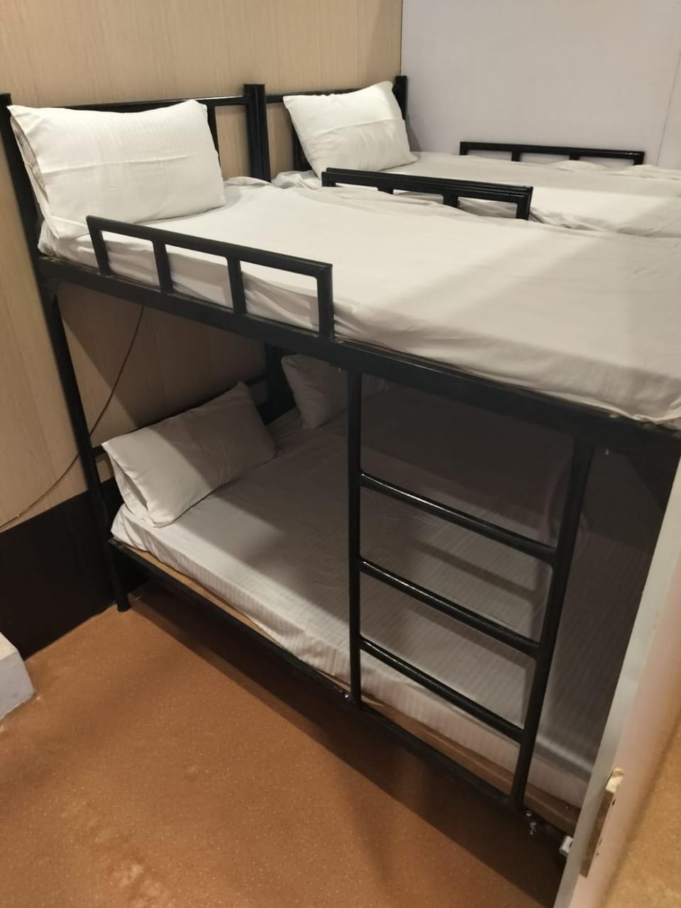 AC Dormitory Capsule hotel in Varanasi