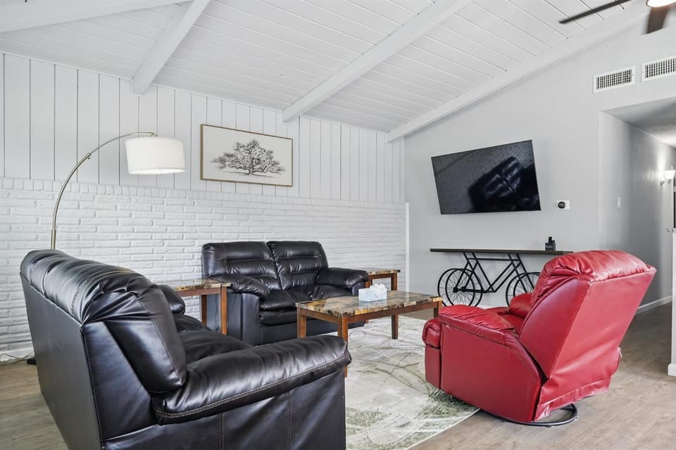 TV and multimedia, Living room, Seating area