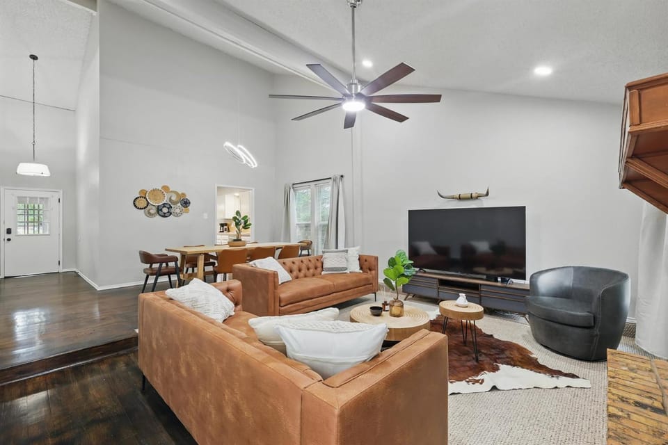 TV and multimedia, Living room, Seating area