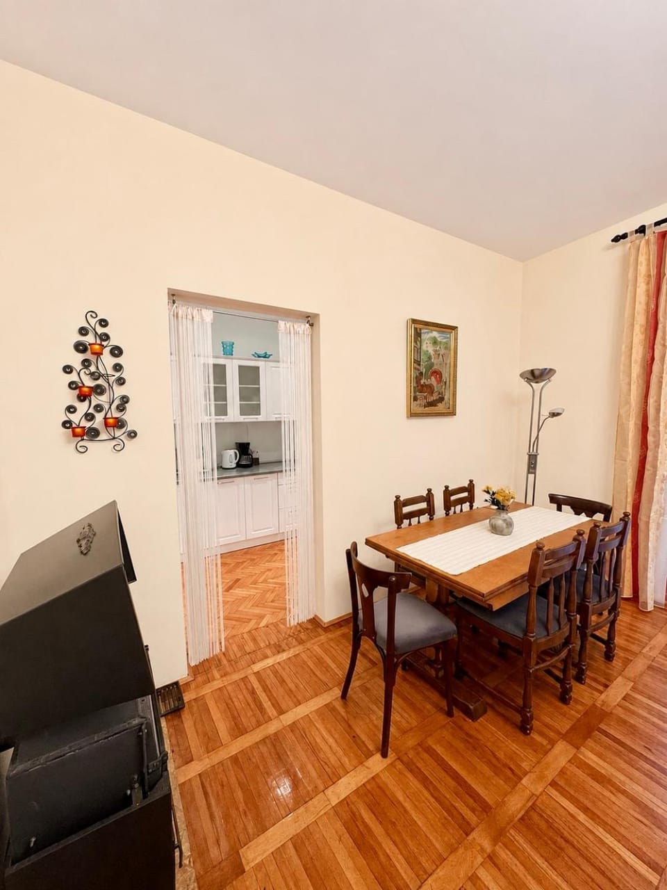 Dining area, Food