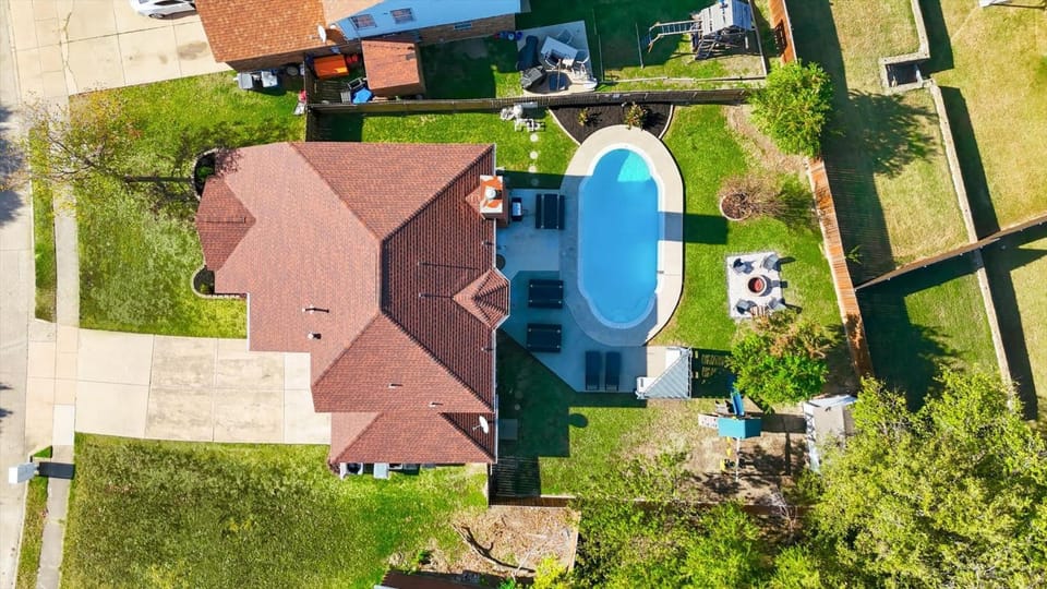 Property building, Day, Bird's eye view, Swimming pool