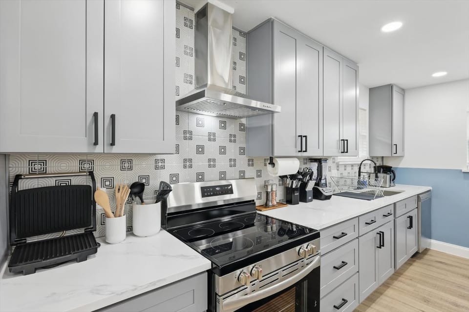 Kitchen or kitchenette, kitchen