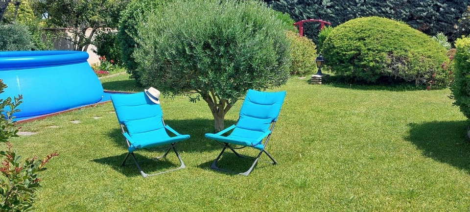 Belle Villa Pescaluna à 15 mn des plages, 9 pers, clim, grand jardin, piscine hors sol, parking, terrain de boules House in Lunel