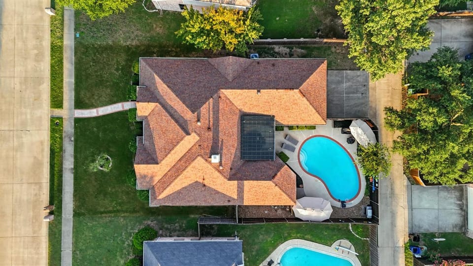 Property building, Bird's eye view, Swimming pool, sunbed