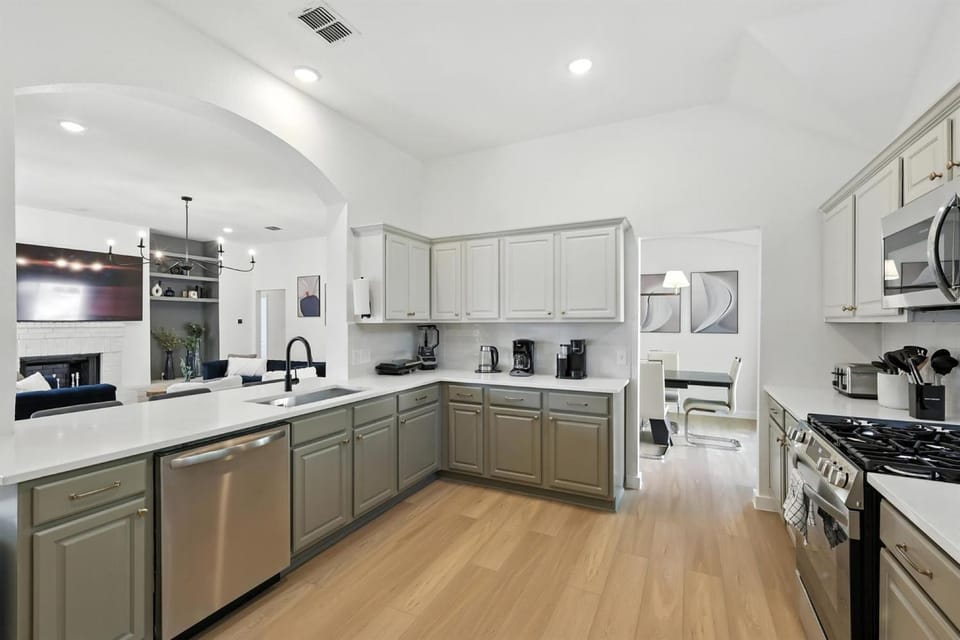 Kitchen or kitchenette, stove, toaster, kitchen