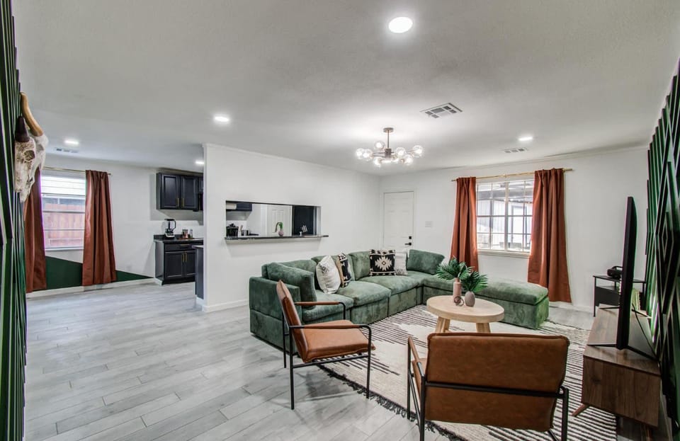 TV and multimedia, Kitchen or kitchenette, Living room, Seating area