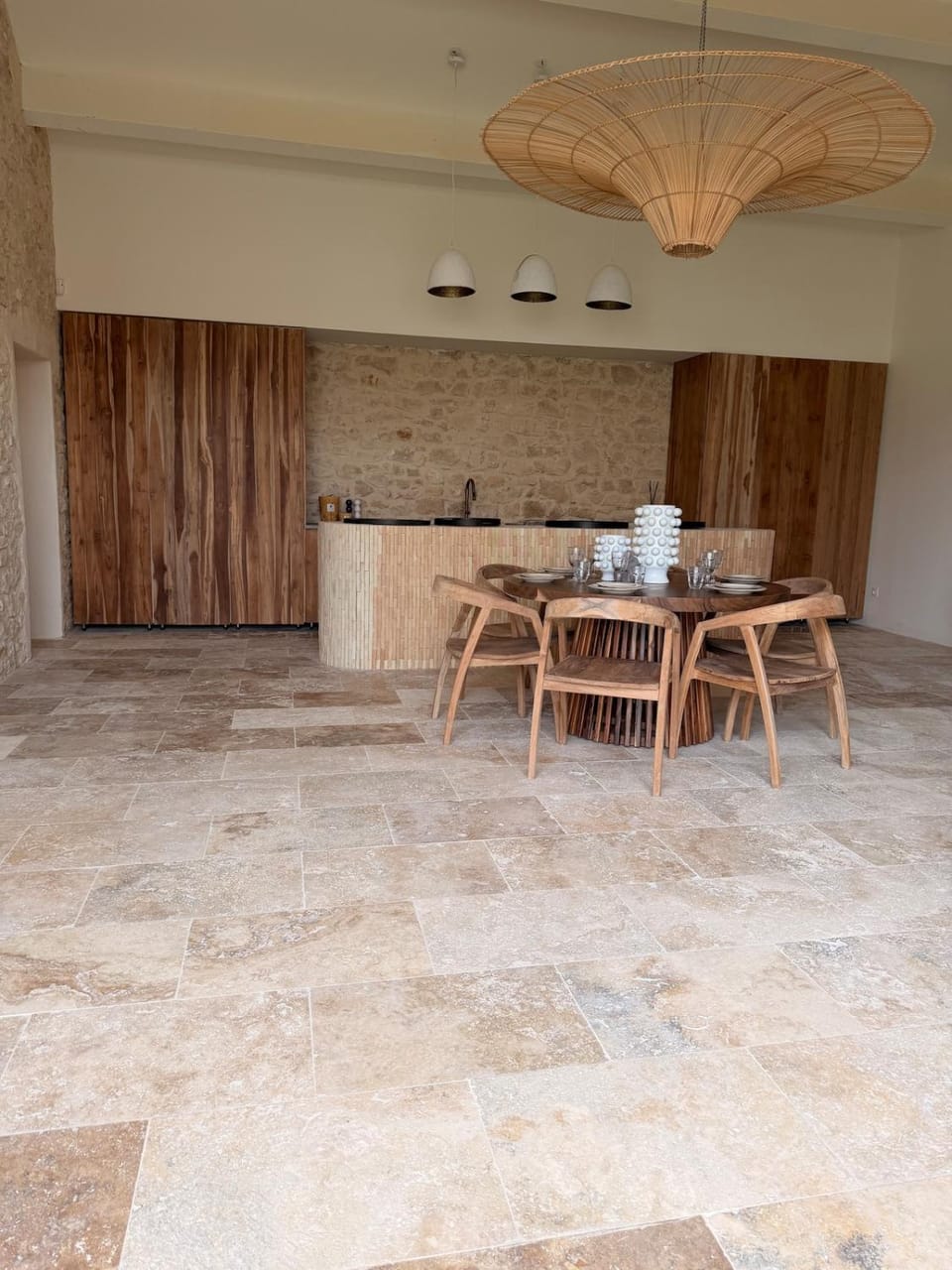 Lounge or bar, kitchen