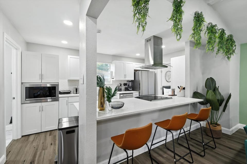 Kitchen or kitchenette, Dining area, dishwasher, oven, stove, toaster, kitchen