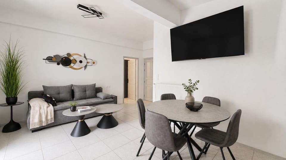 TV and multimedia, Living room, Seating area, Dining area