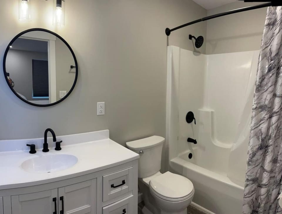 New Modern 3 br 2 bth Walking Trails shopping House in Bangor