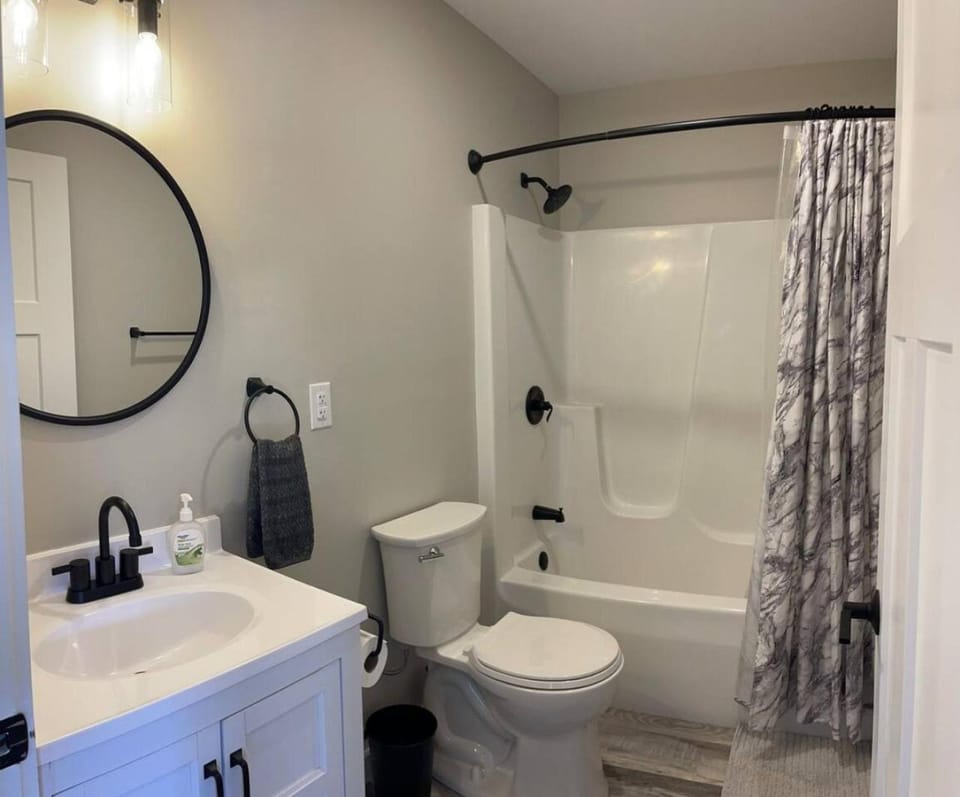 New Modern 3 br 2 bth Walking Trails shopping House in Bangor