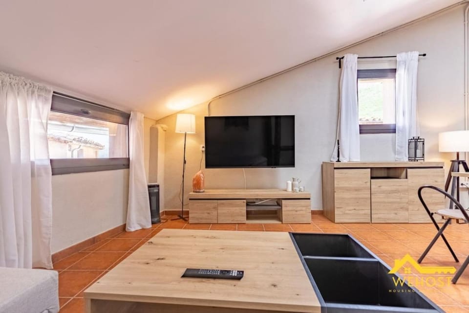 Communal lounge/ TV room, TV and multimedia, Living room, Photo of the whole room, Seating area, Evening entertainment