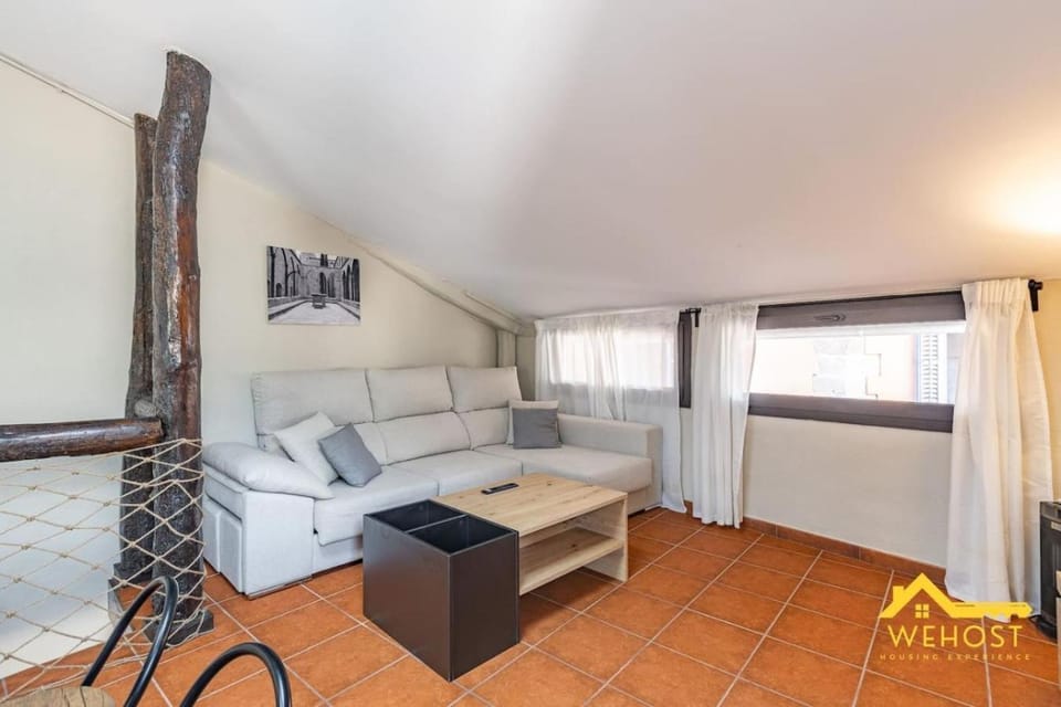 Bed, Living room, Photo of the whole room, Seating area, Bedroom