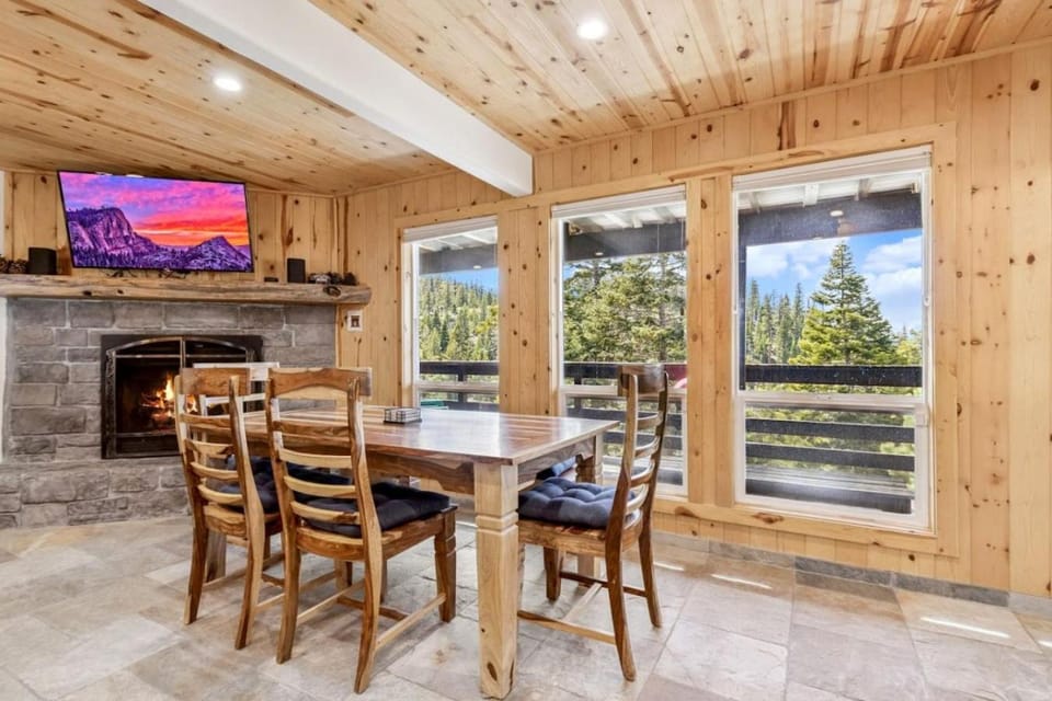 Mountain High Club - 3 Bed Condo w Views of Tahoe! House in Kingsbury