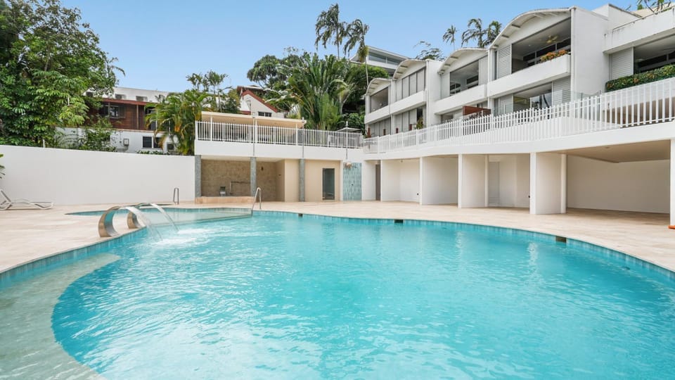 Property building, Swimming pool, Swimming pool