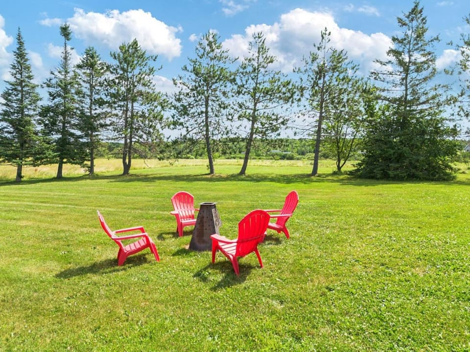 Spacious Colonial Large Groups Fire Pit House in Penobscot