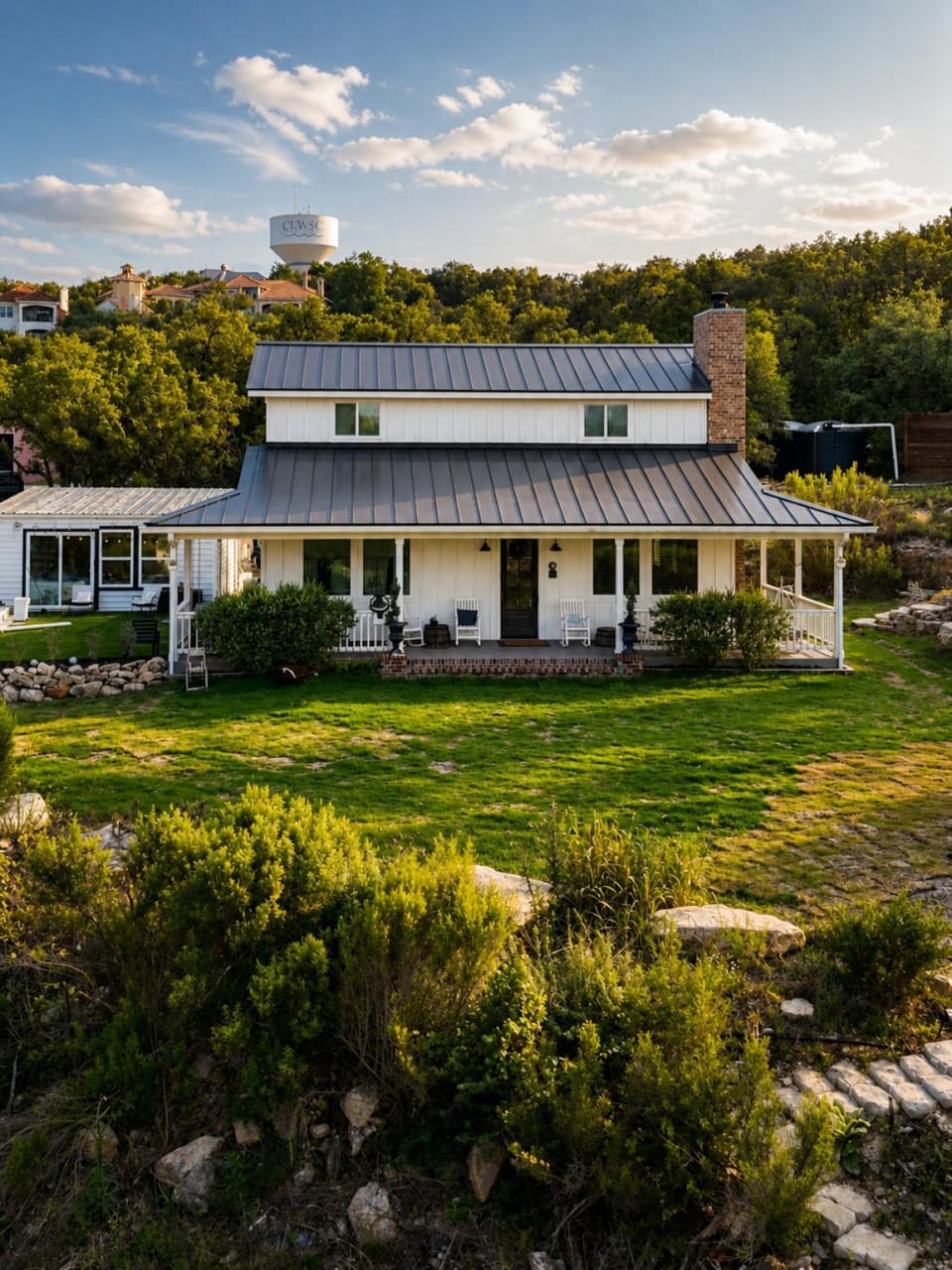 Farmhouse with pool, hot tub, turf putting green, views, swimming hole House in Spring Branch