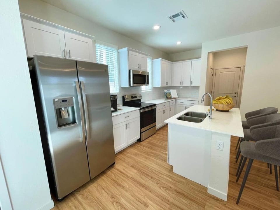 Modern 3BR Getaway Near Downtown Phoenix Hotspots Apartment in Phoenix