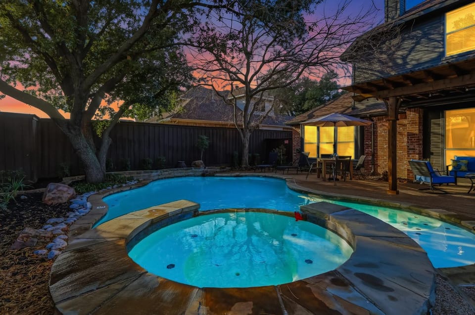 Property building, Hot Tub, Pool view, Swimming pool, Swimming pool