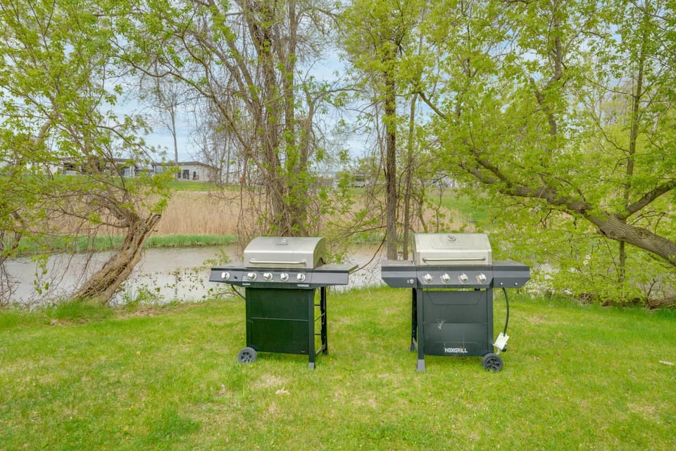 Creekside Picnic Area! Stay Near Blue Water Bridge House in Port Huron