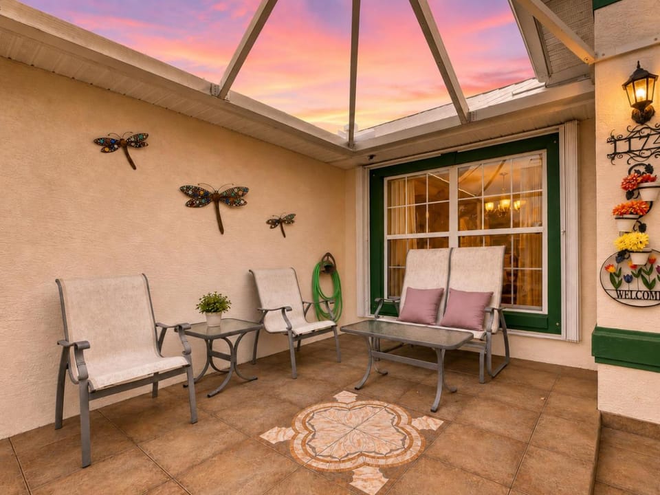 4 BR - Spacious Home with Pool House in Port Saint Lucie
