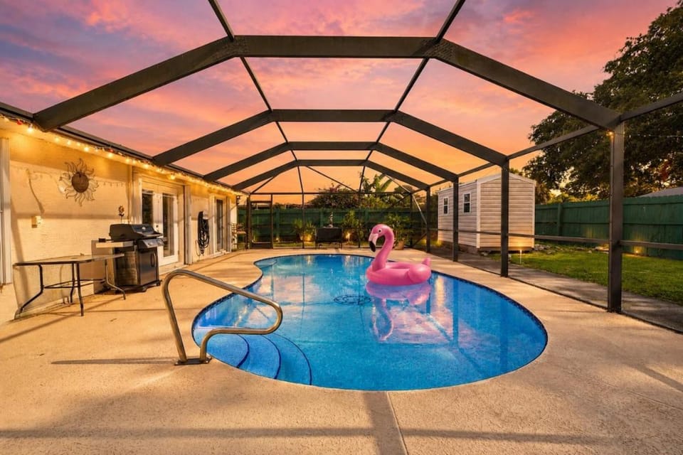 4 BR - Spacious Home with Pool House in Port Saint Lucie