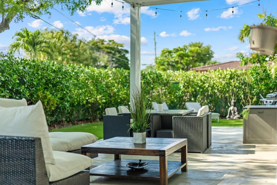 Miami Rooftop Home Under a Banyan Tree | Central 4BR Retreat Sleeps 8-10 House in Coral Gables