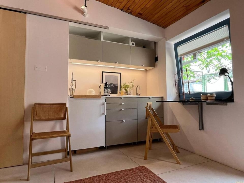 Kitchen or kitchenette, Dining area, minibar, pet friendly, stove