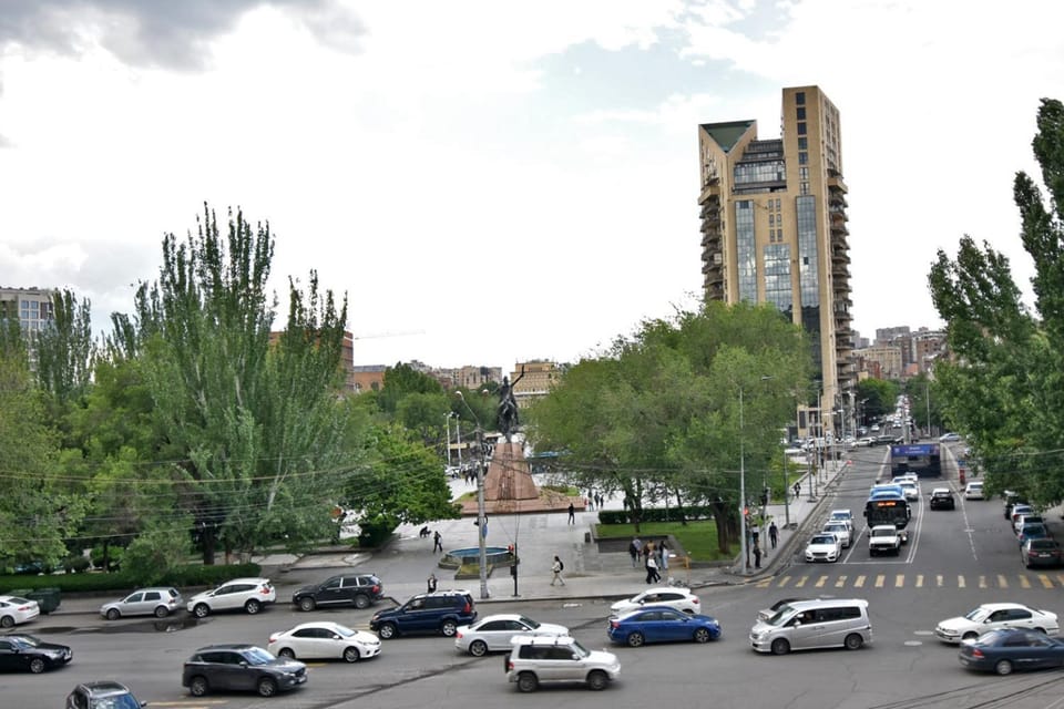 Day, Neighbourhood, Location