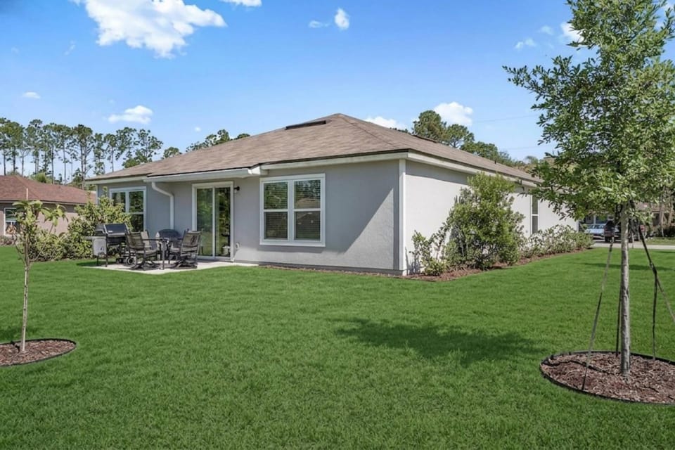 Swaying Palm | Palm Coast House in Palm Coast