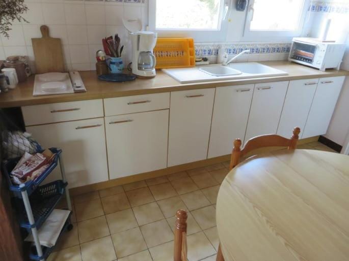 Coffee/tea facilities, dishwasher, stove, washing machine, kitchen
