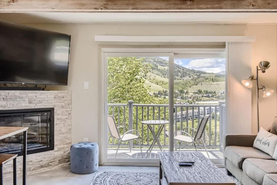 Day, TV and multimedia, Balcony/Terrace, Living room, Seating area