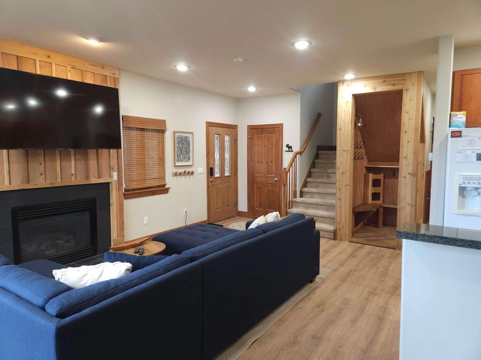 TV and multimedia, Living room, Seating area