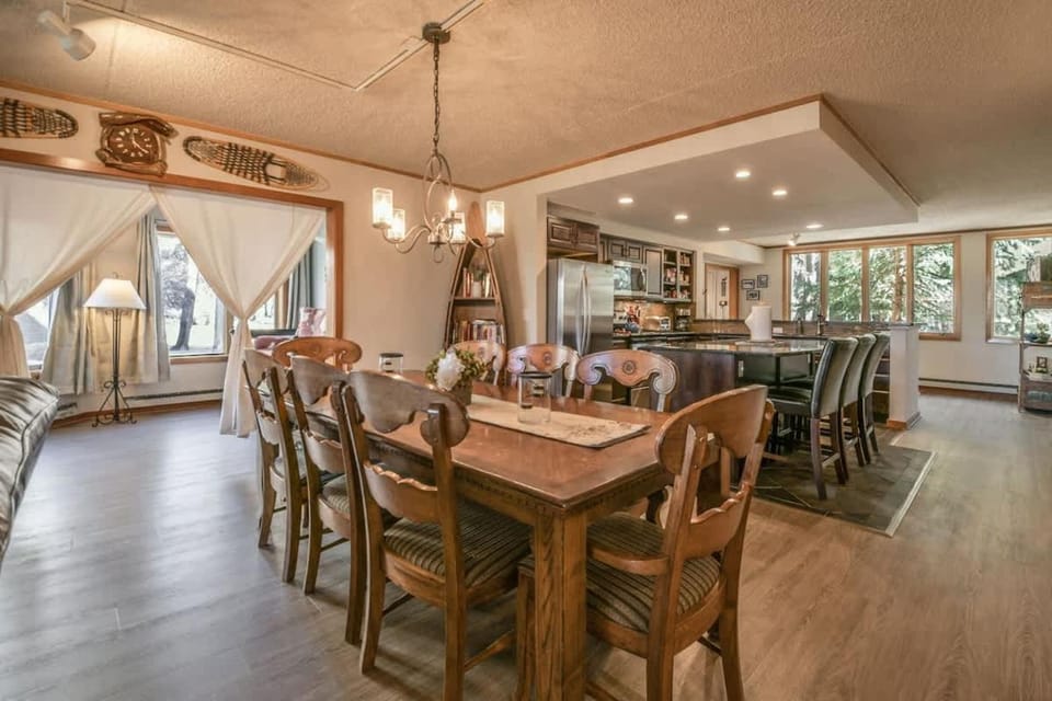 Seating area, Dining area