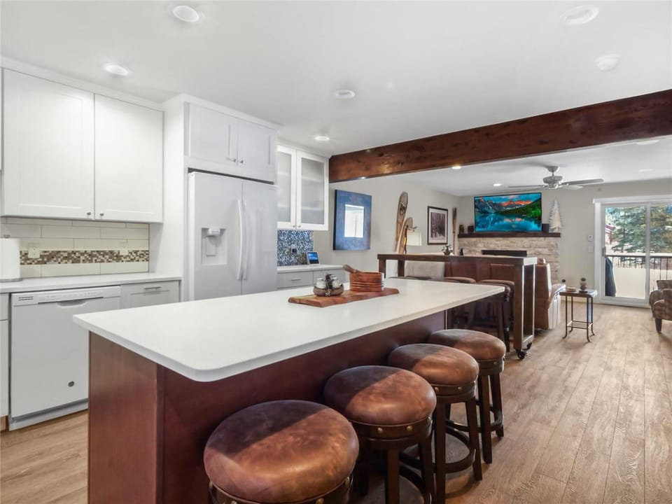 Kitchen or kitchenette, kitchen