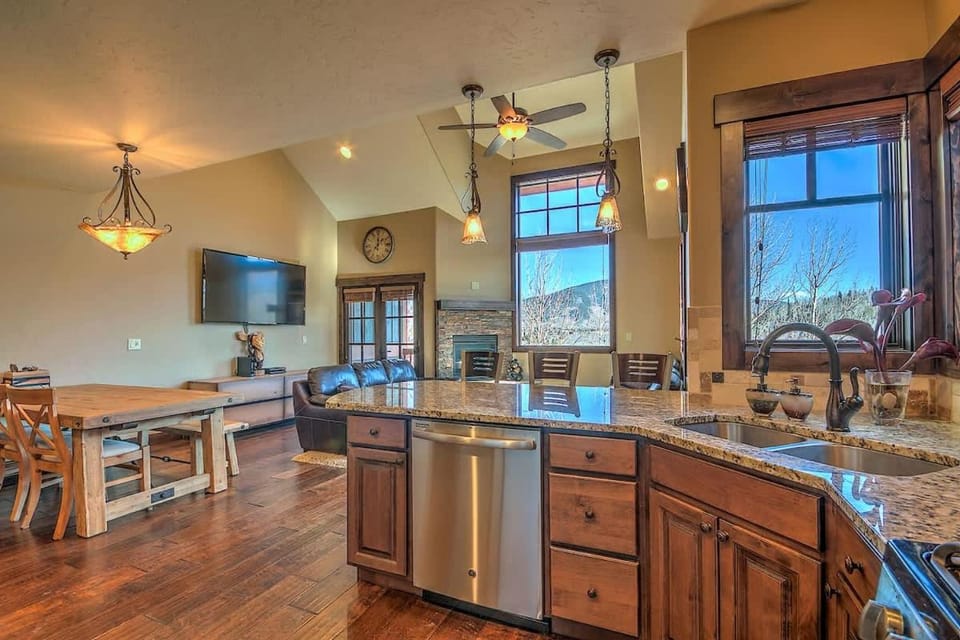 Kitchen or kitchenette, kitchen
