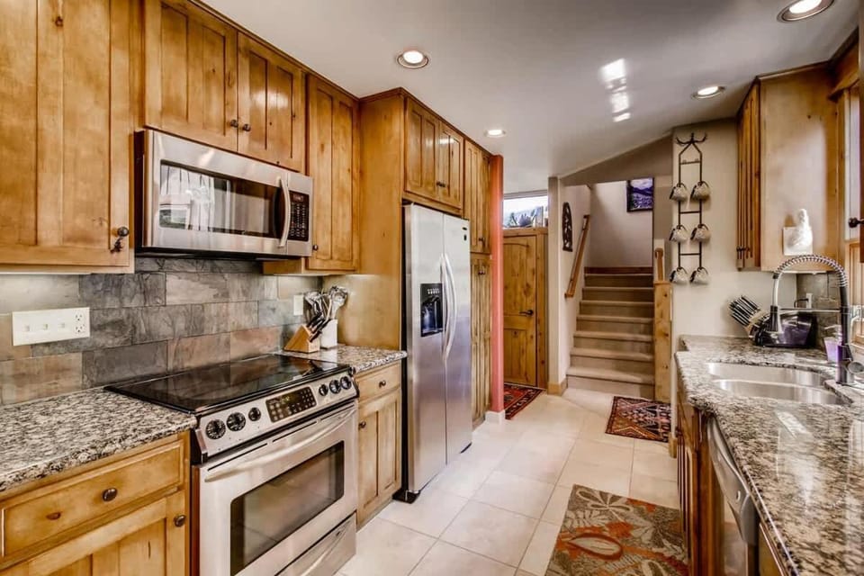 Kitchen or kitchenette, oven, stove