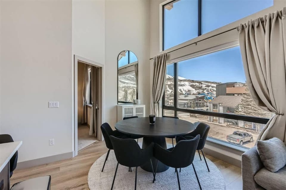 Seating area, Dining area