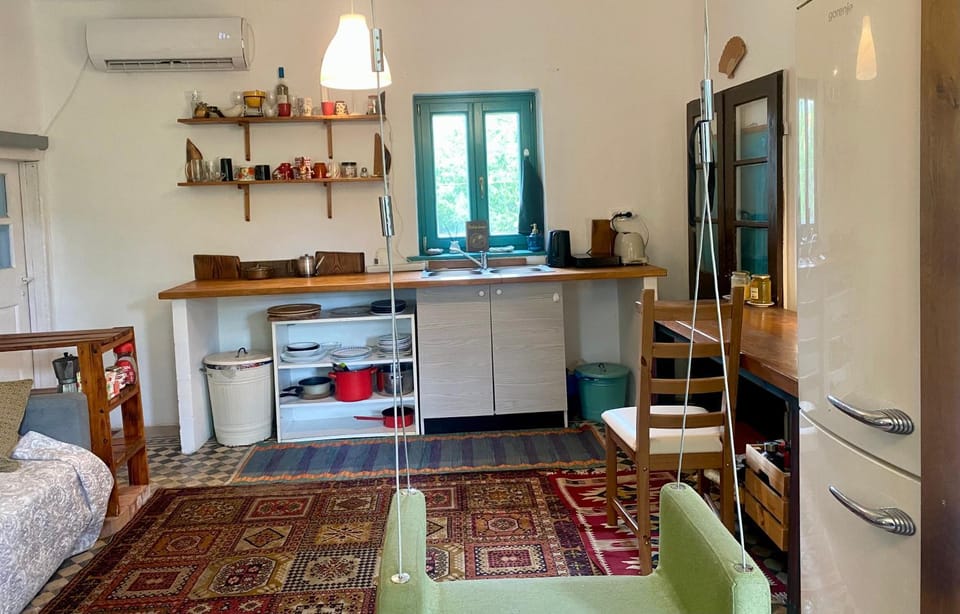 Kitchen or kitchenette, Living room