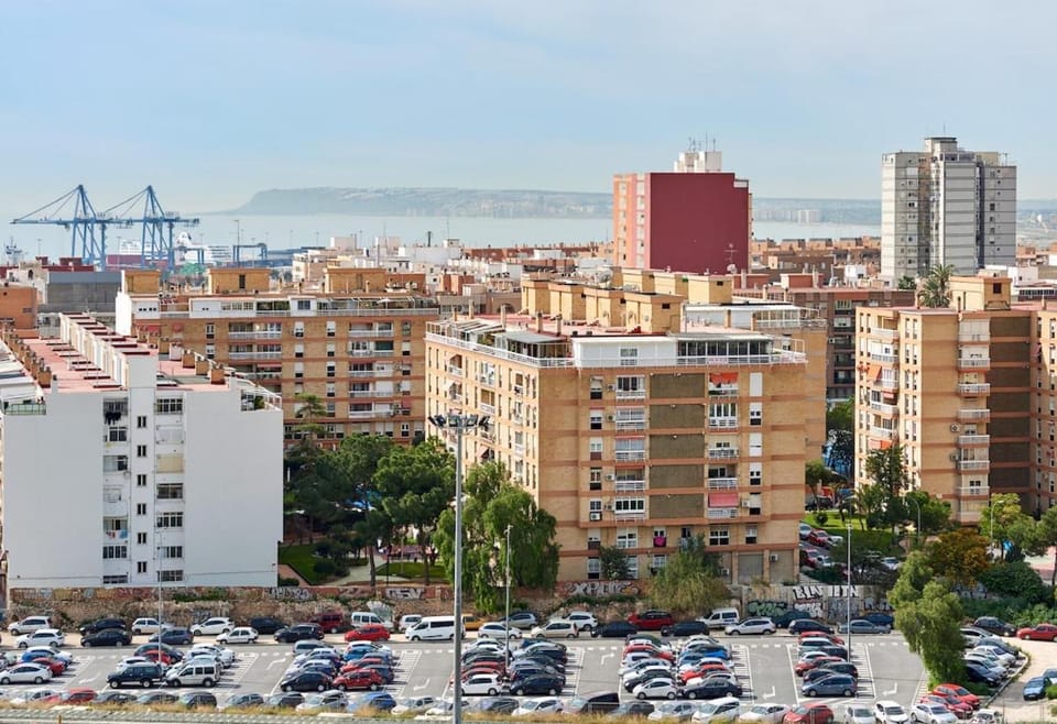 Apartamento con vistas al mar y ascensor piso 10º Apartment in Alicante