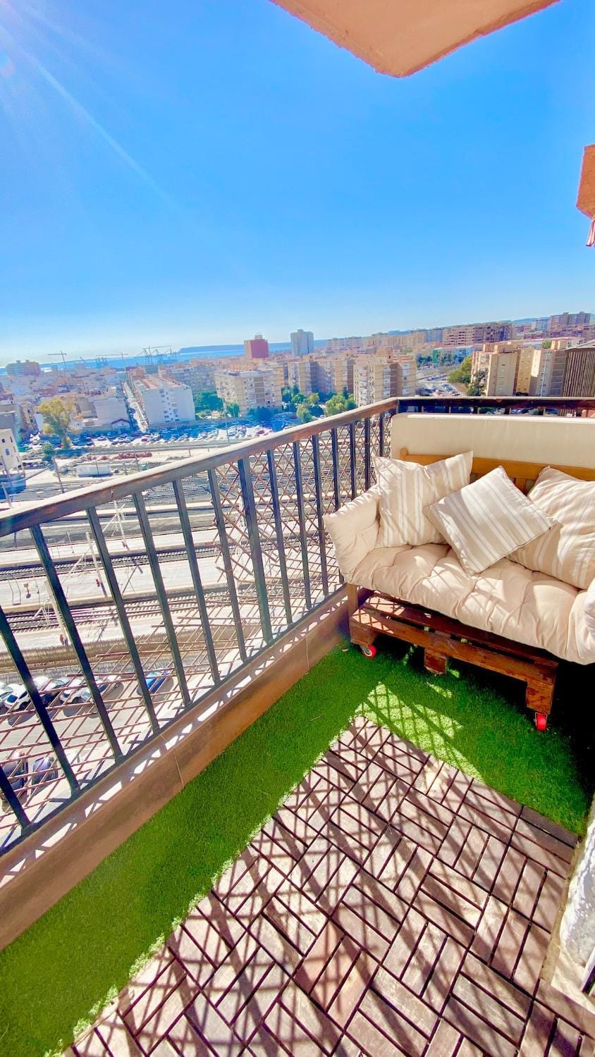 Apartamento con vistas al mar y ascensor piso 10º Apartment in Alicante