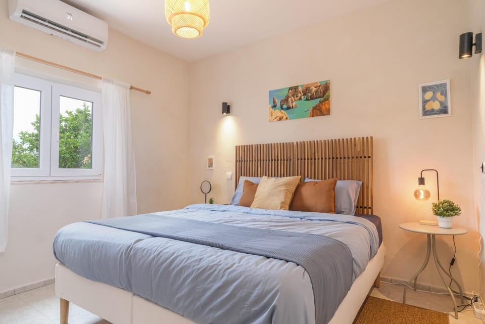 Bed, Bedroom, heating, air conditioner